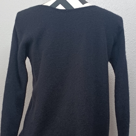 Minimalist Black Old Money 100% Cashmere Long-sleeve Scoop Neck Jumper Sweater - Picture 5 of 11